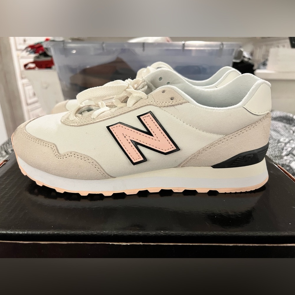 New Balance Women's 515 v3 Shoes 8.5 Wide